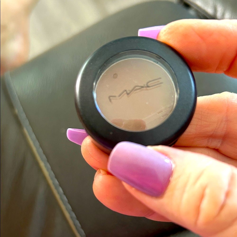 🦉NEW MAC Cosmetics single eyeshadow “sandstone” matte. UNUSED, no box.